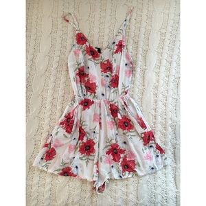 ✨3 for $35✨ NWOT Floral Romper //